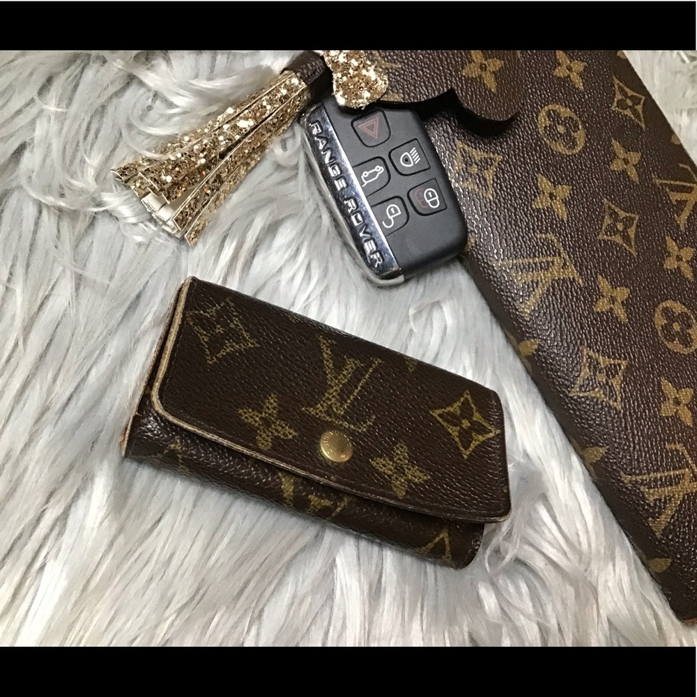 Auth Louis Vuitton 4-key Holder TH0032